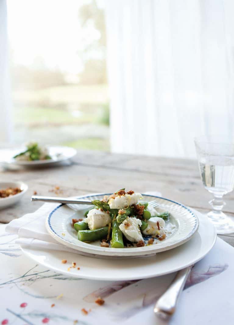 Salade met groene asperges en mozzarella