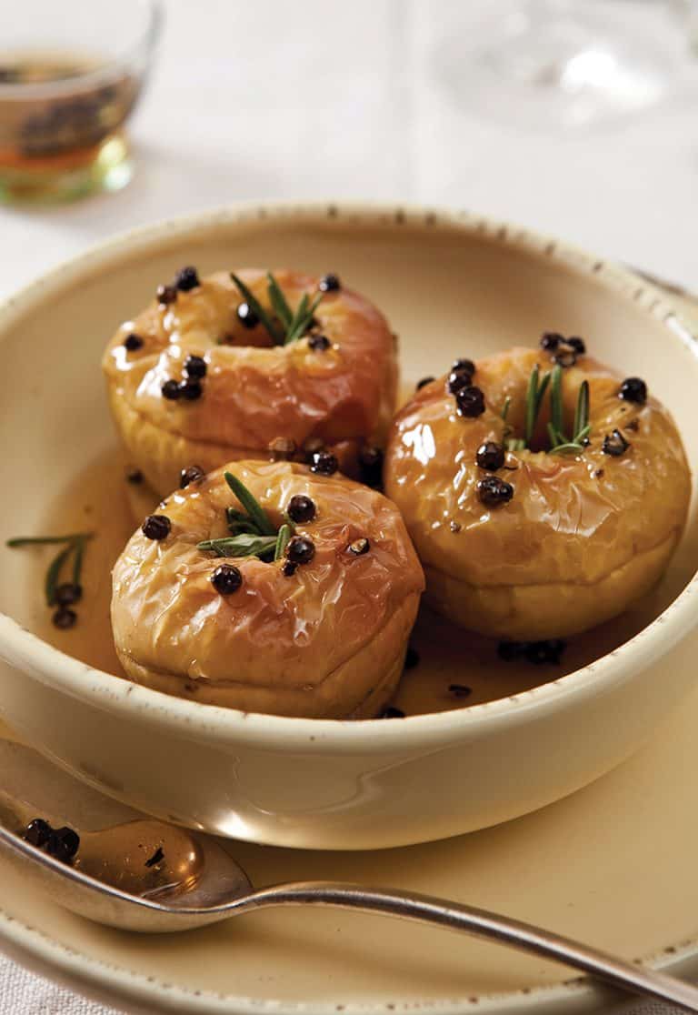 Appeltjes uit de oven met zwartepeperkorrels