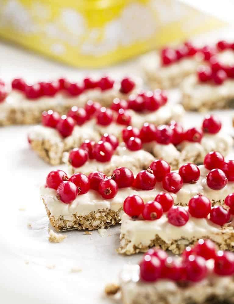 Mueslirepen met witte chocolade en aalbessen