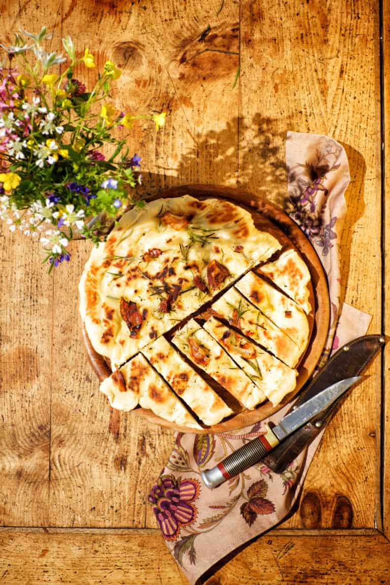 Focaccia met rozemarijn en prosciutto
