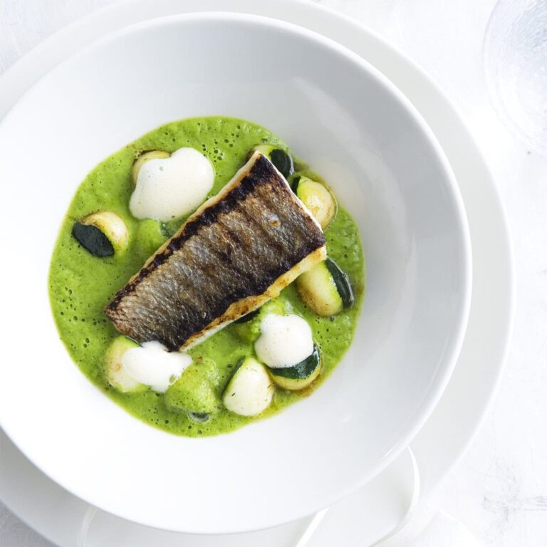 Zeebaars met courgette en champagneschuim