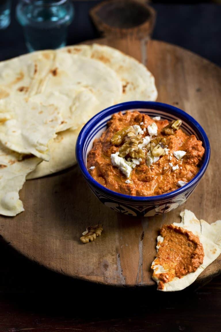 Platbrood met muhammara