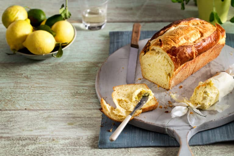 Brioche met komijn en gezouten citrusboter