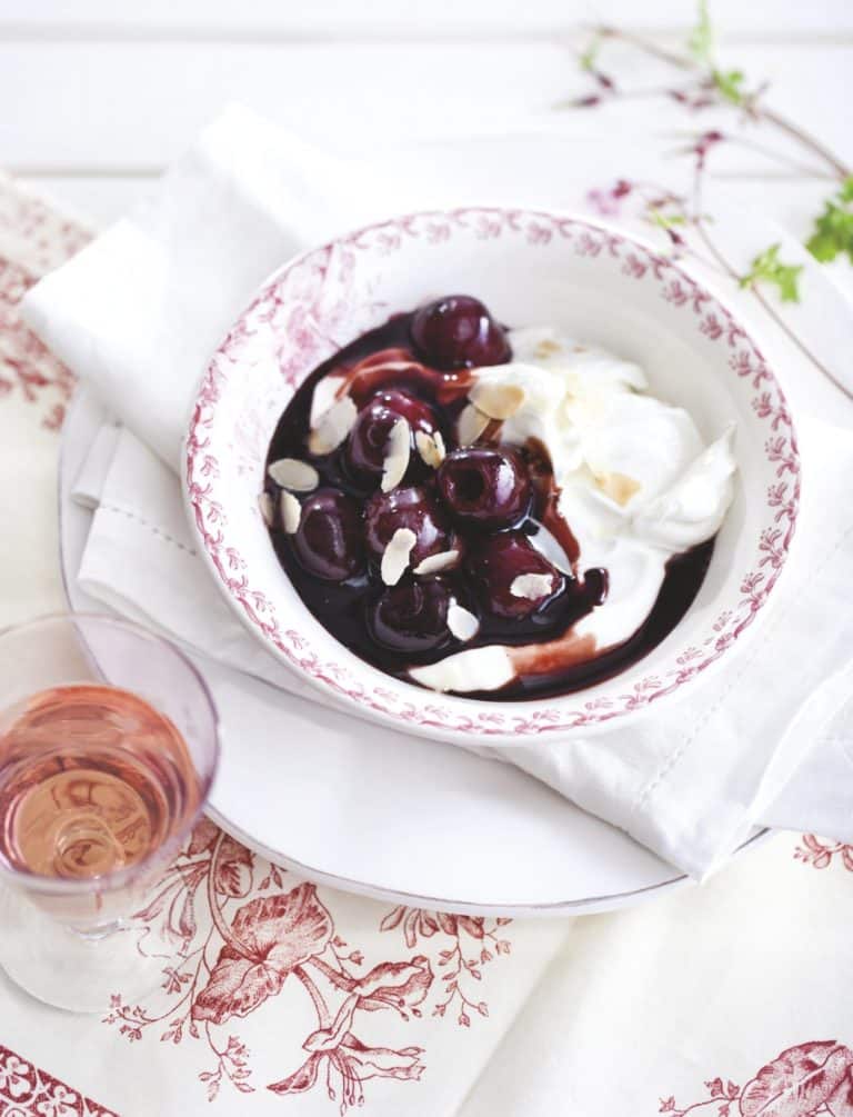 Hangop met kersen, port en balsamico