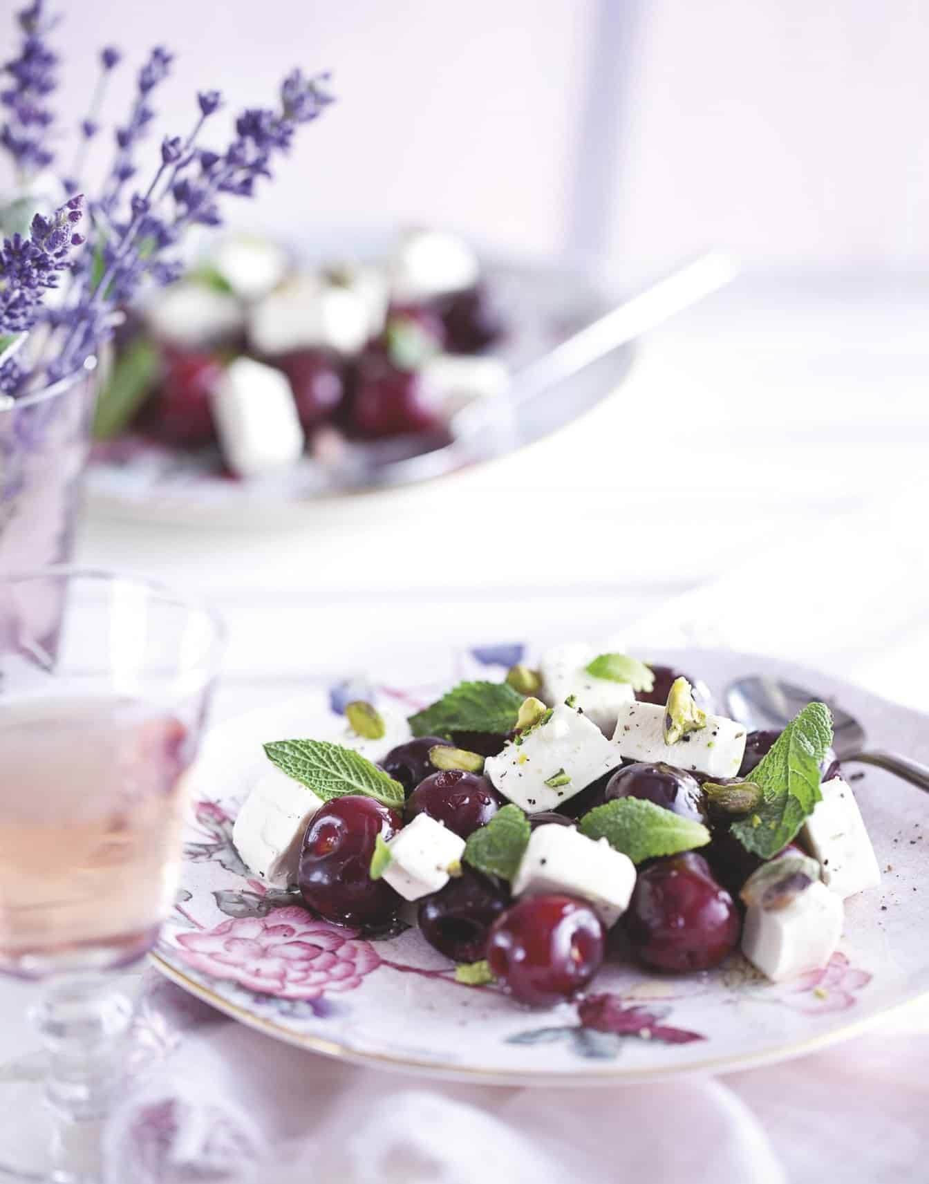 Kersen-met-roomkaas-munt-en-zwarte-peper