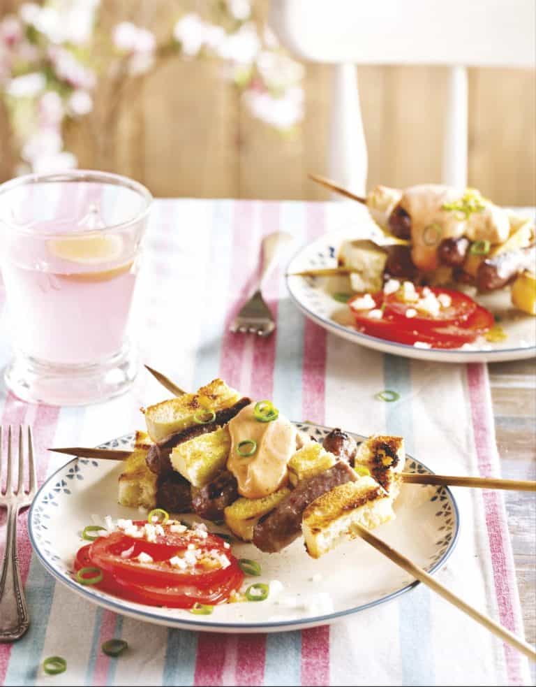 Crunchy worstspiesjes met cocktailsaus