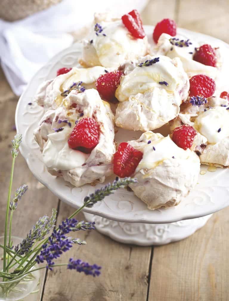 Frambozenmeringue met lavendel en honing