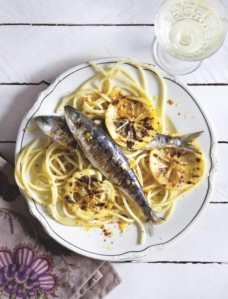 Gegrilde sardientjes met citroen en spaghetti