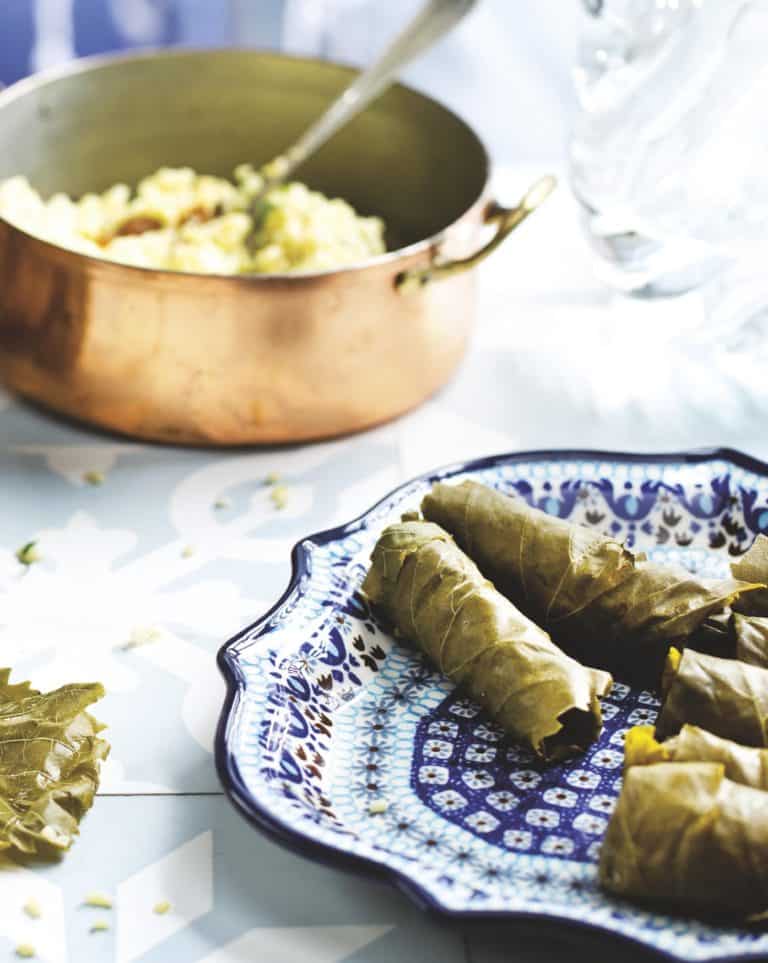 Gevulde wijnbladeren met bulgur en rozijnen