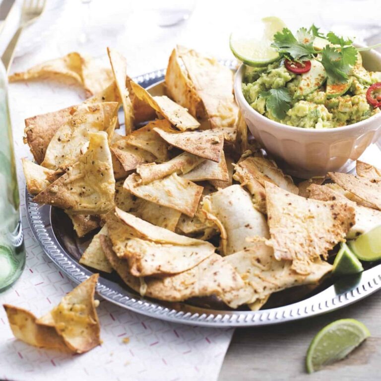 Guacamole met cheesy tortillachips