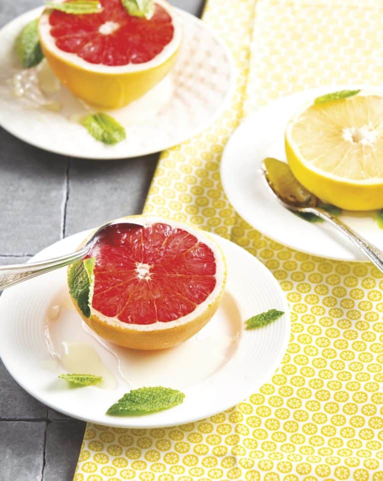 IJskoude grapefruit met muntsiroop