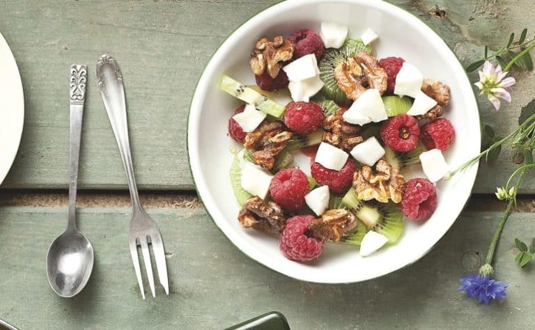 Kiwi en frambozen met mozzarella