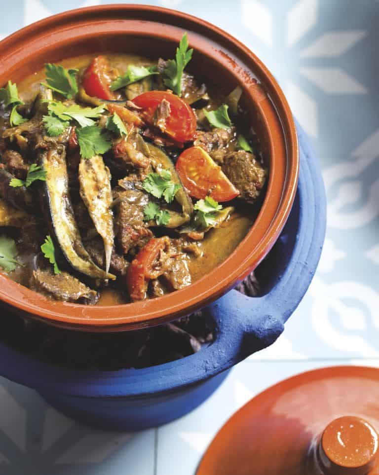 Lamstajine met aubergine en koriander