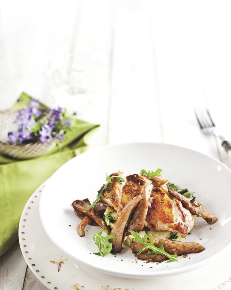 Parelhoenfilet met geflambeerde oesterzwammen