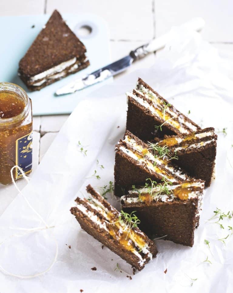 Roggebrood met blauwe kaas en vijgenjam