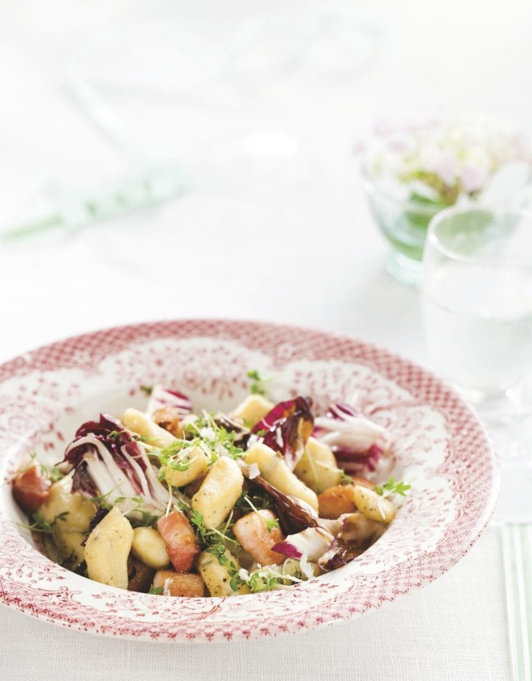 Rozemarijngnocchi met gestoofde radicchio