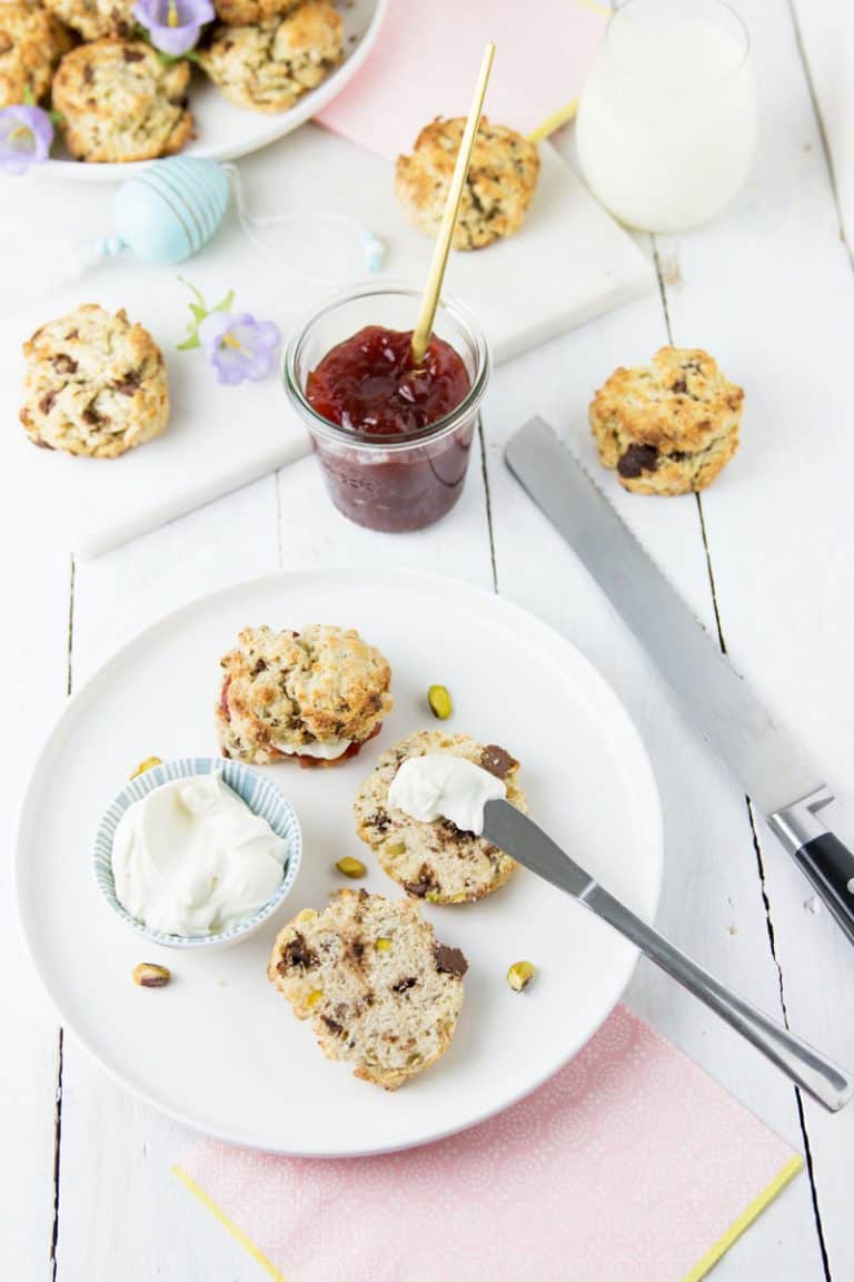 Scones met pistache en chocolade