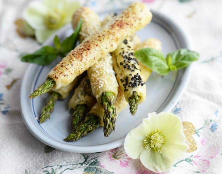 Krokante asperges met citroenpesto en yoghurtdip
