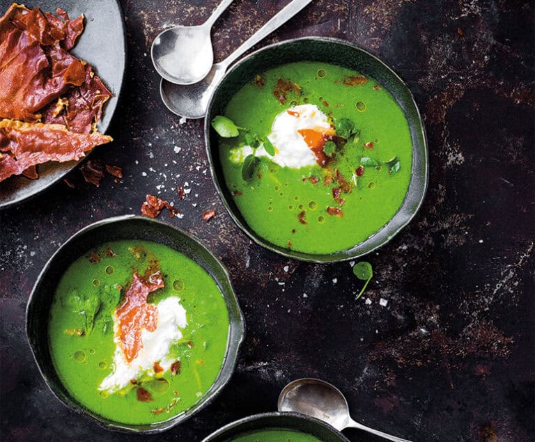 Groene gazpacho met burrata en prosciutto