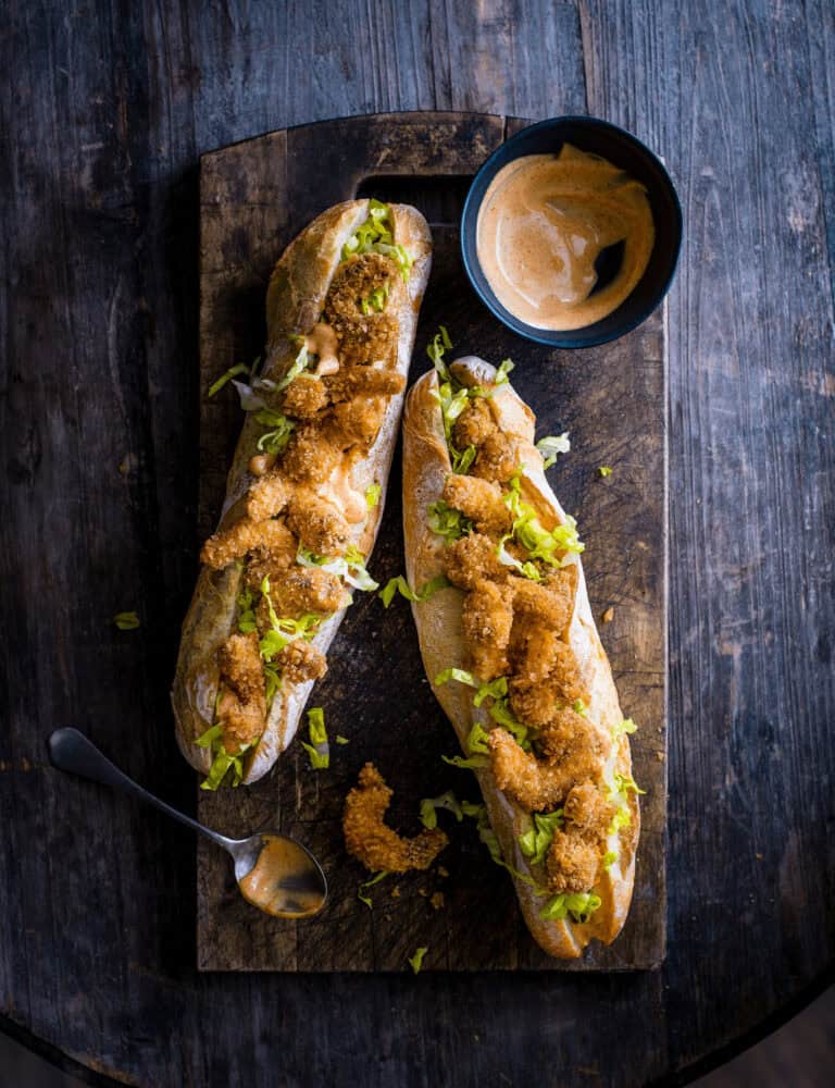 Gefrituurde garnalen po’boy uit Louisiana