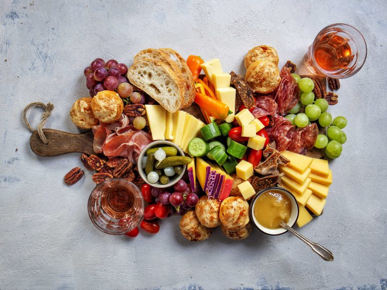 Gougères met Landana Jersey kaas op een borrelplankje