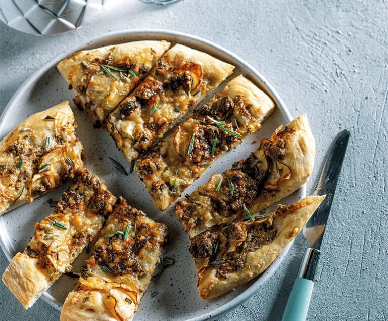 Aardappelpizza met Pulled Oats en rozemarijn
