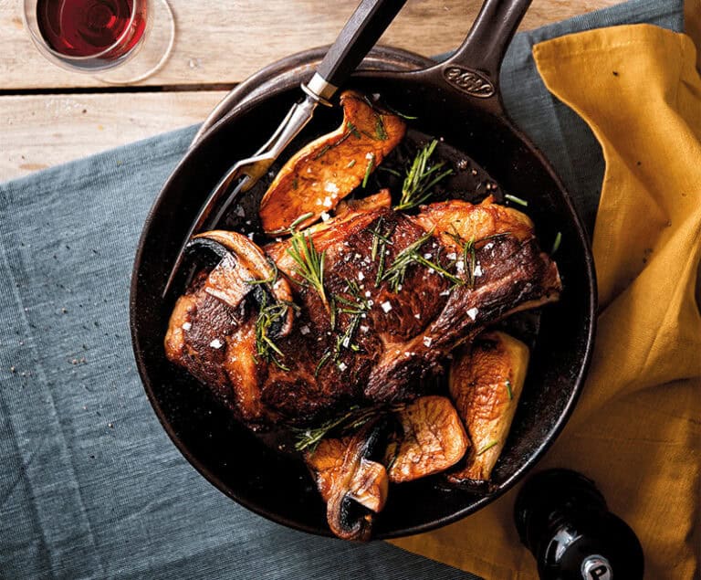 Côte de boeuf met paddenstoelen en rozemarijn