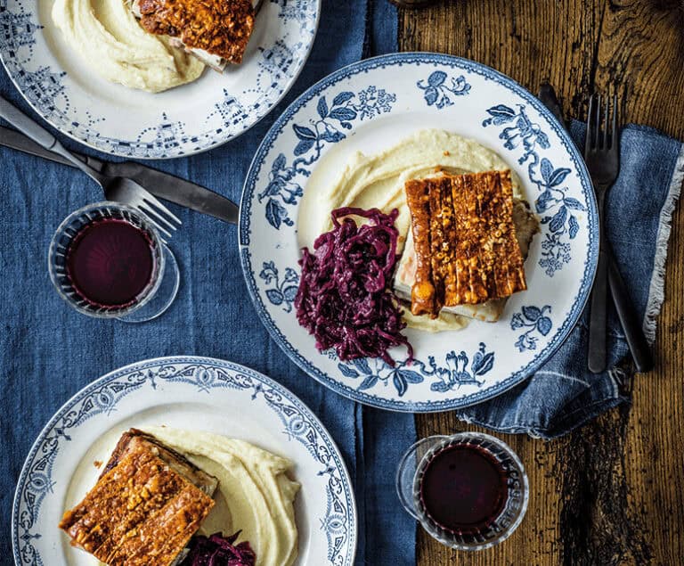 Krokant spek met zoetzure rodekool en mosterdpuree