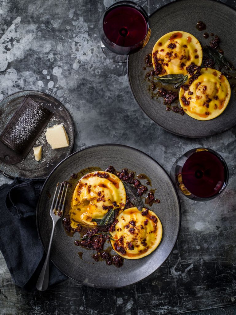 Ravioli met eidooier, salie en 'nduja-olie