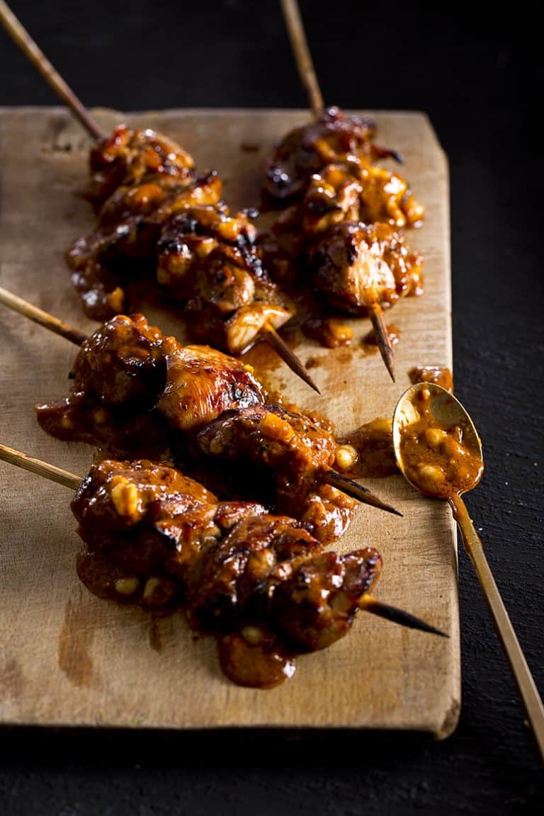 Saté ayam van de barbecue