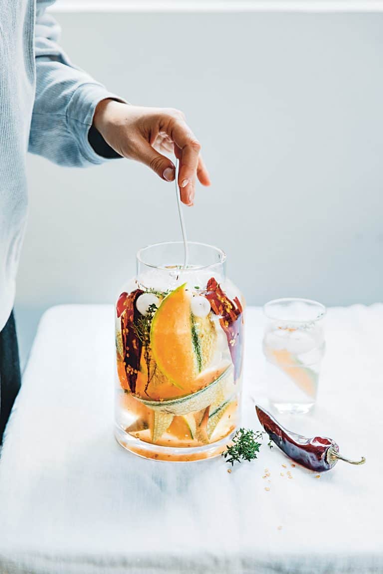 Detox water met meloen, tijm en piment