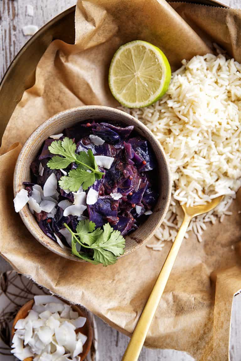 Rodekoolcurry met kokos en koriander