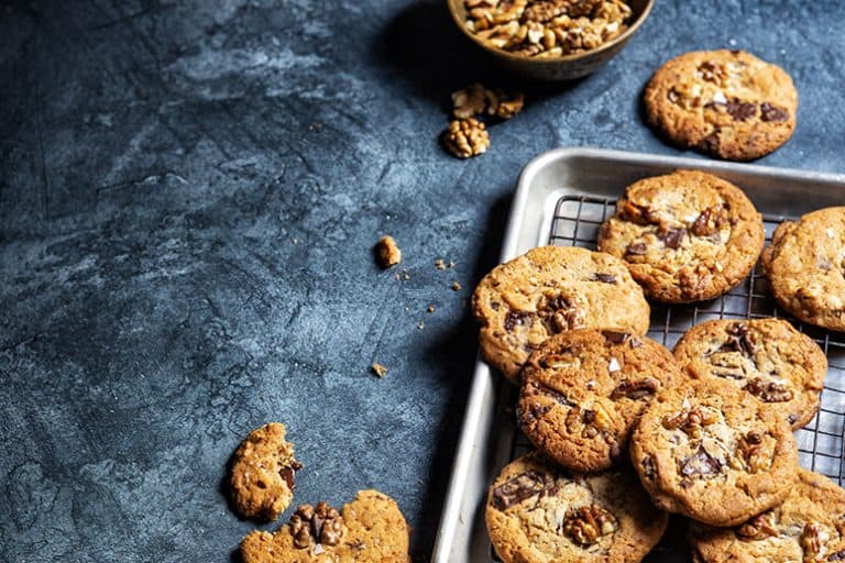Bruineboter-walnotenkoekjes met chocolade