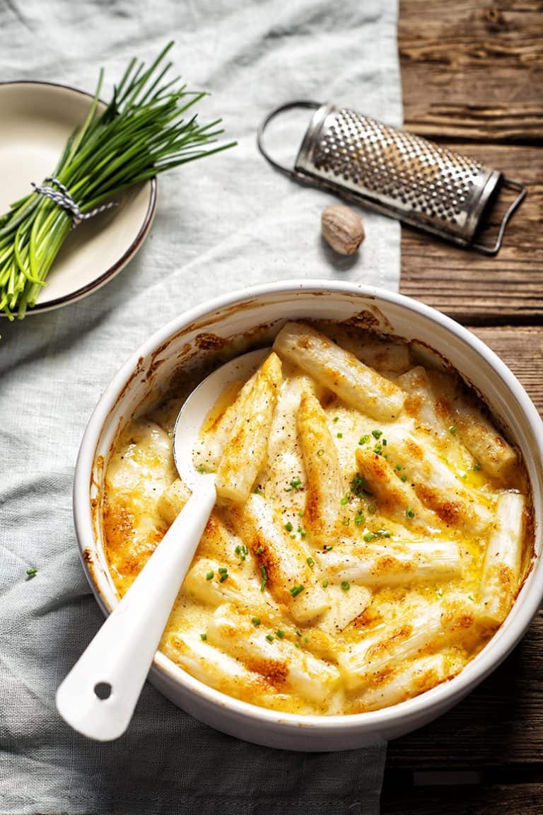 Gratin van asperges met look en nootmuskaat