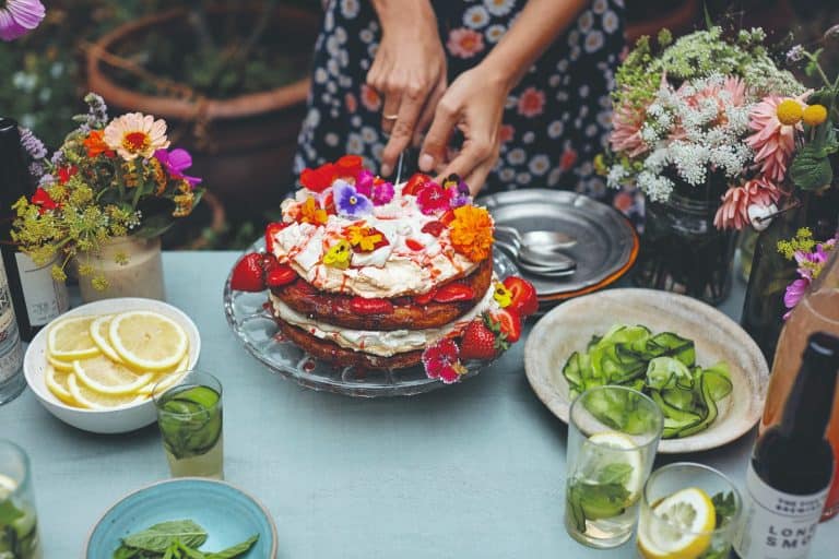 Engelse zomerstapeltaart