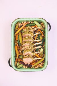 Lamsvlees met pistachenootjes & ovengebakken groenten