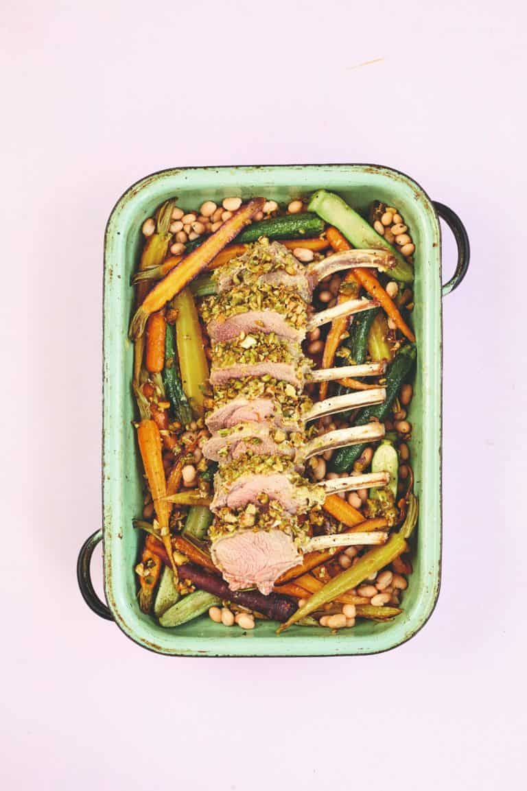Lamsvlees met pistachenootjes & ovengebakken groenten