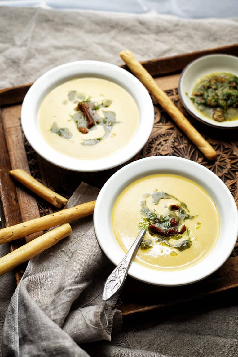 Romige venkelsoep met zongedroogde tomaat en pesto