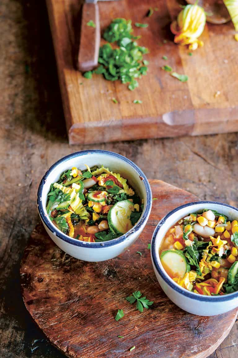 Stoofpotje met courgette, mais en cannellinibonen