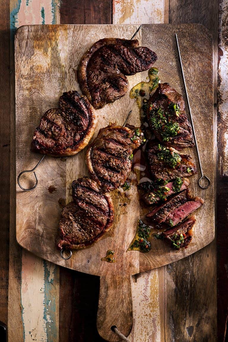Picanha met chimichurri van de BBQ