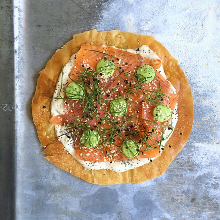 Avocadofilopizza met gerookte zalm