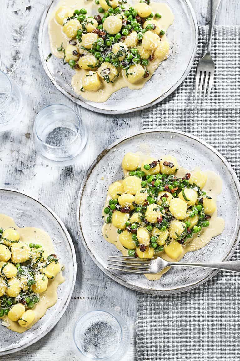 Gnocchi met doperwten, parmezaan en spekjes