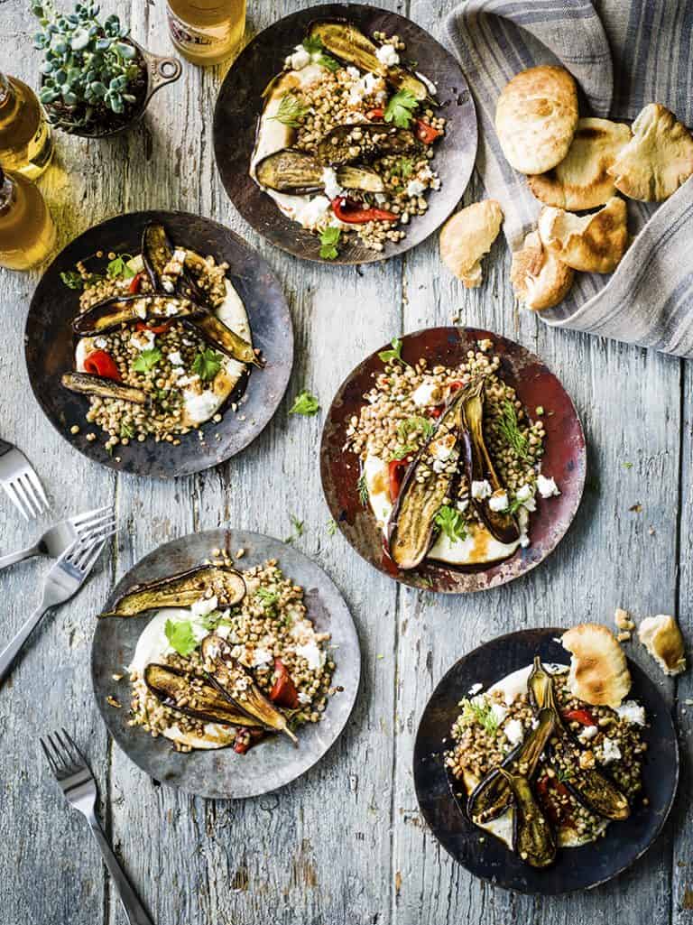 Mezze van geblakerde baby-aubergine