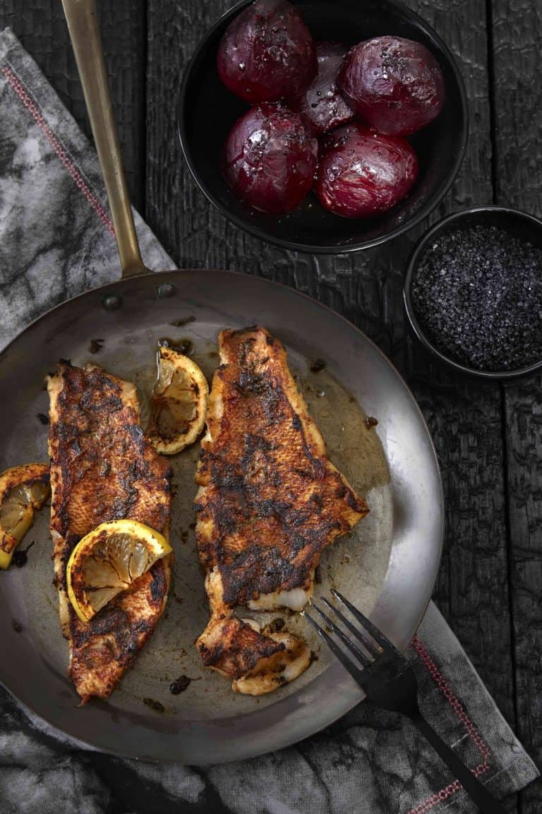 ‘Blackened fish’ met gepofte biet