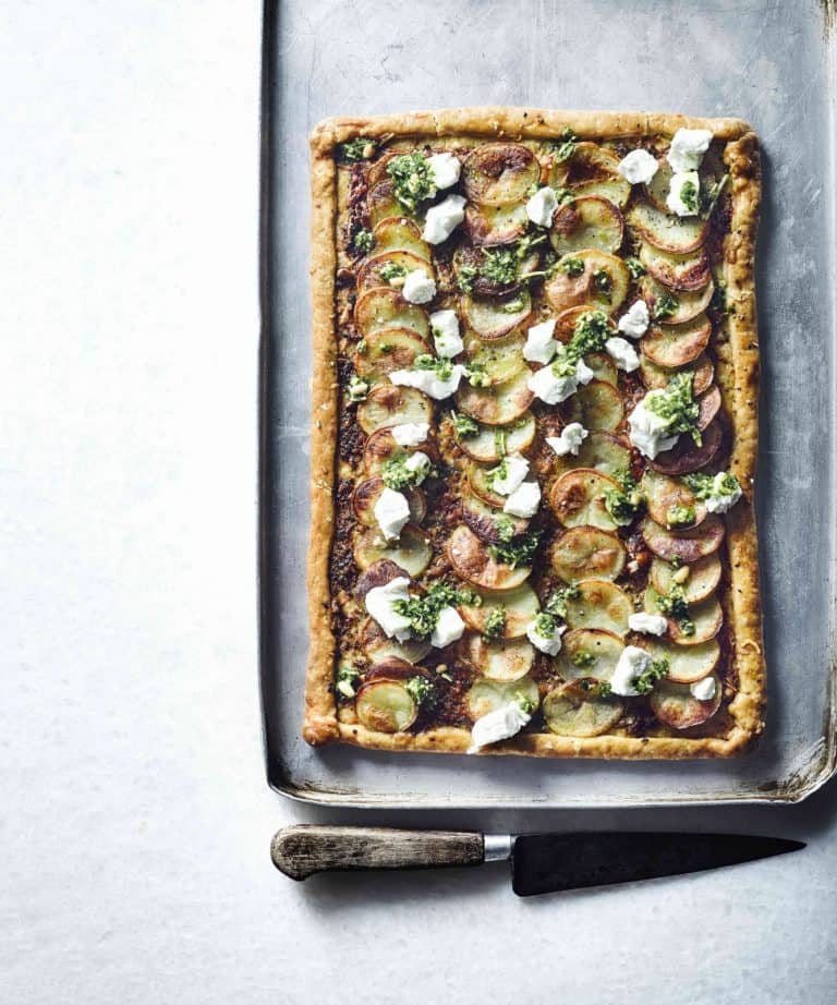 Aardappelplaattaart met pesto