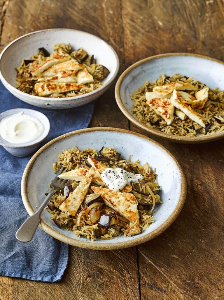 Auberginepilav met krokante halloumi