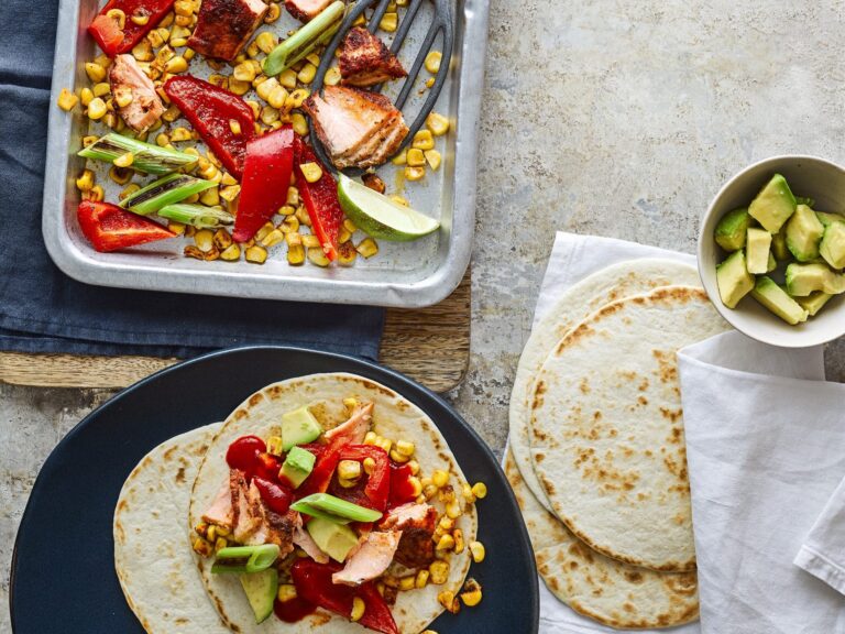 Fajita’s met zalm en maïs