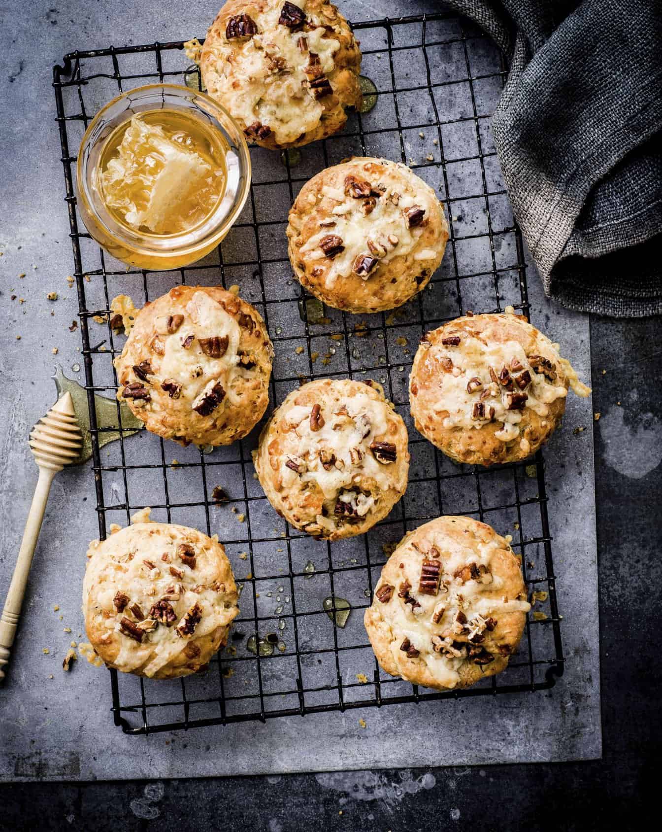 Hartige pecanscones met cheddar