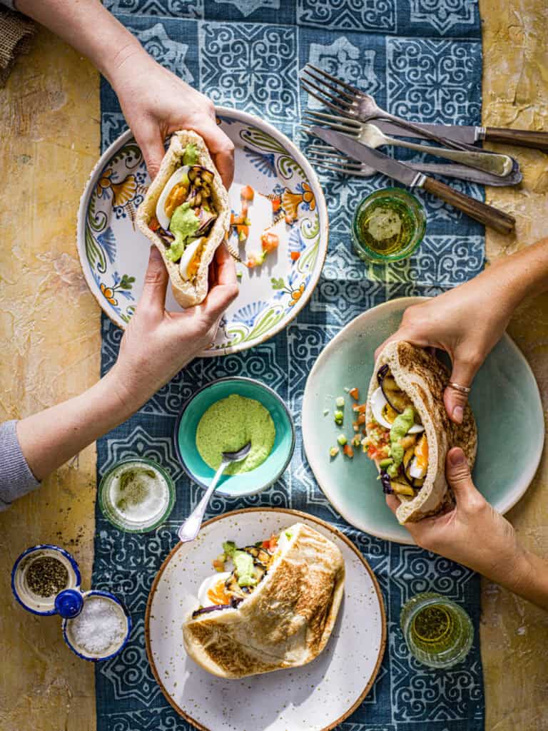 Sabich met groene tahin