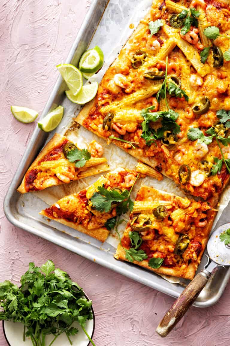Pittige pizza met garnalen en cheddar